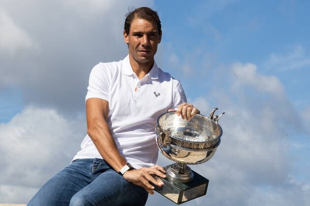 Rafael Nadal On Alexandre III Bridge With FR-Open Trophy Rafael Nadal of Spain poses with his trophy on the Alexandre III bridge in front of the Eiffel Tower a day after winning his 14th the French Open tennis title tournament, Roland Garros. PARIS France  Copyright: xIbrahimxEzzatx originalFilename:ezzat-notitle220606_npVjW.jpg