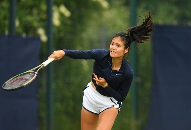 Mandatory Credit: Photo by Anna Gowthorpe Shutterstock (12968518z) Emma Raducanu of Great Britain on the practice court before her first round match Rothesay Open, Tennis, Nottingham Tennis Centre, Nottingham, UK - 06 Jun 2022 Rothesay Open, Tennis, Nottingham Tennis Centre, Nottingham, UK - 06 Jun 2022  Copyright: xAnnaxGowthorpe Shutterstockx 12968518z