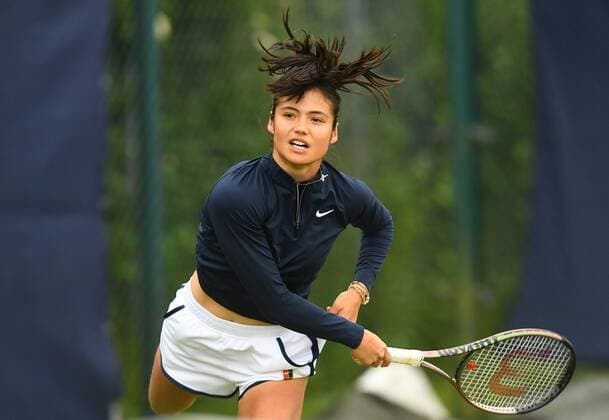 Sport Bilder des Tages Mandatory Credit: Photo by Anna Gowthorpe Shutterstock (12968518ac) Emma Raducanu of Great Britain on the practice court before her first round match Rothesay Open, Tennis, Nottingham Tennis Centre, Nottingham, UK - 06 Jun 2022 Rothesay Open, Tennis, Nottingham Tennis Centre, Nottingham, UK - 06 Jun 2022  Copyright: xAnnaxGowthorpe Shutterstockx 12968518ac