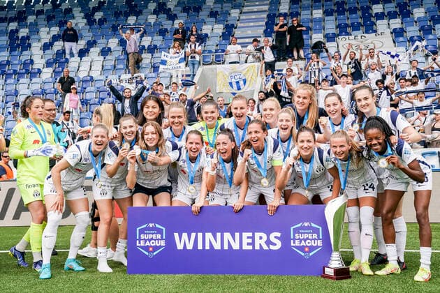 Sport Themen der Woche KW23 Sport Bilder des Tages 06.06.2022, Lausanne, Stade de la Tuiliere, AXA 06.06.2022, Lausanne, Stade de la Tuiliere, AXA Women s Super League Final 2022: FC Zuerich Frauen celebrates victory of Swiss Championship Lausanne Stade de la Tuiliere Vaud Switzerland *** 06 06 2022, Lausanne, Stade de la Tuiliere, AXA 06 06 2022, Lausanne, Stade de la Tuiliere, AXA Women s Super League Final 2022 FC Zuerich Women celebrates victory of Swiss Championship Lausanne Stade de la Tuiliere Vaud Switzerland  Copyright: xJustPictures.ch DanielaxPorcellix