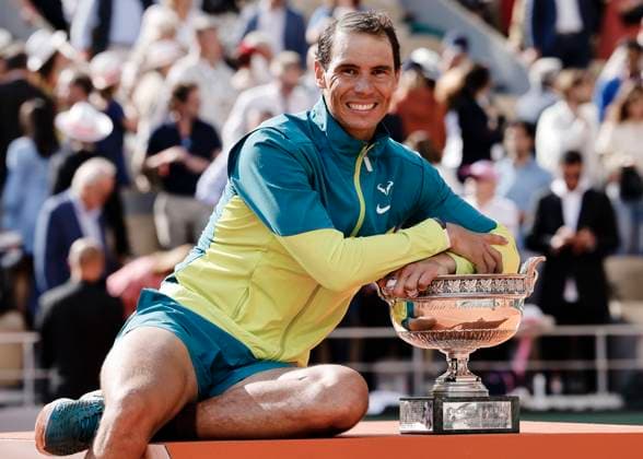 French Open 2022, Rafael Nadal (ESP) hmit dem Pokal, Siegerehrung, Praesentation Tennis - French Open 2022 - Grand Slam ATP, Tennis Herren WTA, Tennis Damen ITF - Roland Garros - Paris - - France - 5 June 2022. *** French Open 2022, Rafael Nadal ESP hwith the trophy, award ceremony, presentation Tennis French Open 2022 Grand Slam ATP WTA ITF Roland Garros Paris France 5 June 2022 Copyright: xJuergenxHasenkopfx