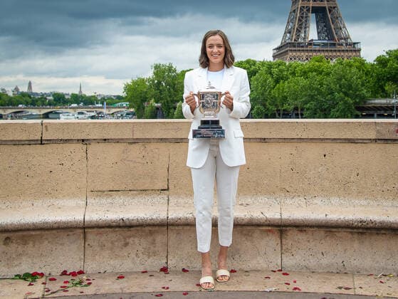 June 5, 2022, PARIS, FRANCE: Iga Swiatek of Poland during the champions trophy shoot after winning the final of the 2022 Roland Garros Grand Slam tennis tournament PARIS FRANCE - ZUMAa181 20220605_zaa_a181_154 Copyright: xRobxPrangex