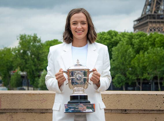 June 5, 2022, PARIS, FRANCE: Iga Swiatek of Poland during the champions trophy shoot after winning the final of the 2022 Roland Garros Grand Slam tennis tournament PARIS FRANCE - ZUMAa181 20220605_zaa_a181_160 Copyright: xRobxPrangex