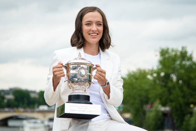 June 5, 2022, PARIS, FRANCE: Iga Swiatek of Poland during the champions trophy shoot after winning the final of the 2022 Roland Garros Grand Slam tennis tournament PARIS FRANCE - ZUMAa181 20220605_zaa_a181_162 Copyright: xRobxPrangex