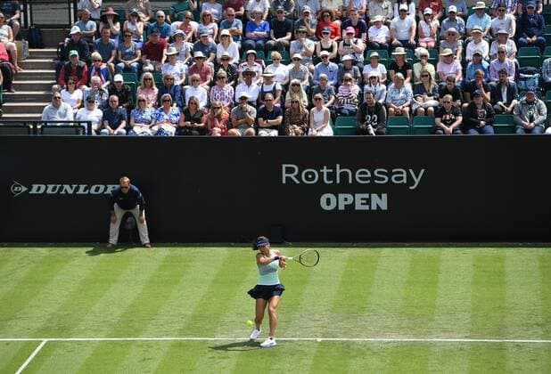 Mandatory Credit: Photo by Anna Gowthorpe Shutterstock (12968519j) Emma Raducanu of Great Britain during her first round match Rothesay Open, Tennis, Nottingham Tennis Centre, Nottingham, UK - 07 Jun 2022 Rothesay Open, Tennis, Nottingham Tennis Centre, Nottingham, UK - 07 Jun 2022  Copyright: xAnnaxGowthorpe Shutterstockx 12968519j