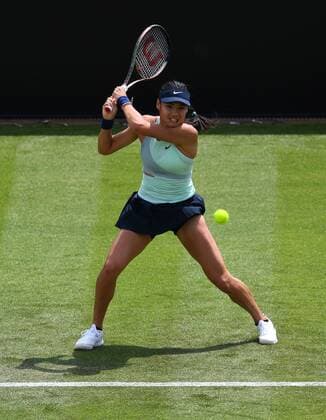Mandatory Credit: Photo by Anna Gowthorpe Shutterstock (12968519r) Emma Raducanu of Great Britain during her first round match Rothesay Open, Tennis, Nottingham Tennis Centre, Nottingham, UK - 07 Jun 2022 Rothesay Open, Tennis, Nottingham Tennis Centre, Nottingham, UK - 07 Jun 2022  Copyright: xAnnaxGowthorpe Shutterstockx 12968519r