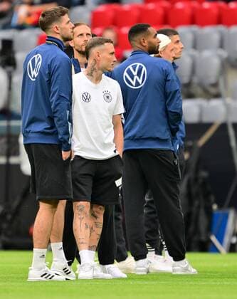 07 06 2022 UEFA Nations League international match Germany Germany gg England United Kingdom Anton Stach 4, Germany, left David Raum 3, Germany before start of match