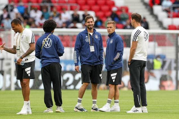 Pitching, Serge Gnabry 10 Germany , Kevin Trapp 12 Germany , Joshua Kimmich 6 Germany , Leon Goretzka 8 Germany , Germany vs England, UEFA, Nations League, Football, 07 06 2022 Muenchen Bayern Germany Copyright: xkolbert-press ChristianxKolbertx