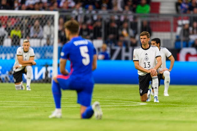 GER, UEFA Nations League, Germany England 07 06 2022, Allianz Arena, Munich, GER, UEFA Nations League, Germany England, pictured taking a knee before the game Conor Coady England 5 Thomas Mueller Mueller Germany 13 nordphotoxGmbHx xStraubmeier nph00004