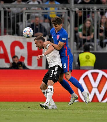 07 06 2022, football international match UEFA Nations League 2022 23, Germany England, at Allianz Arena Munich v l David Raum Germany vs John Stones England