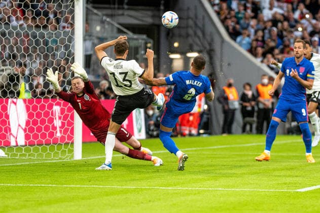Goalkeeper Jordan Pickford ENG , Thomas Mueller GER and Kyle Walker ENG Germany, Munich, 07 06 2022, national team, UEFA Nations League Division A, Group 3 Germany vs England, 2022 2023 season, matchday 2, Allianz Arena Foto A2 Bildagentur Peter Hartenfelser