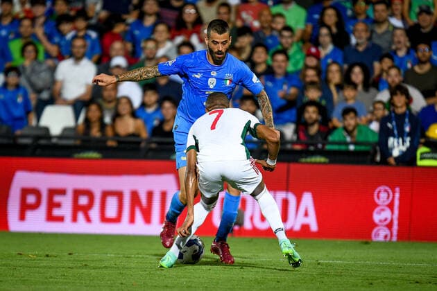 Mandatory Credit: Photo by Ettore Griffoni LiveMedia Shutterstock (12976211y) Italy s Leonardo Spinazzola in action against Hungary s Loic Nego football UEFA Nations League match Italy vs Hungary, Dino Manuzzi stadium, Cesena, Italy - 07 Jun 2022 football UEFA Nations League match Italy vs Hungary, Dino Manuzzi stadium, Cesena, Italy - 07 Jun 2022  Copyright: xEttorexGriffoni LiveMedia Shutterstockx 12976211y