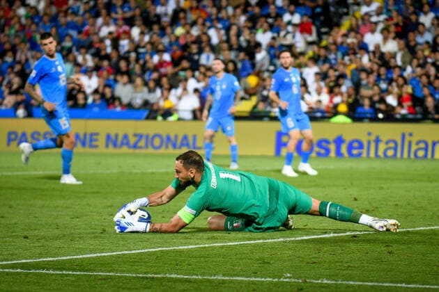 Mandatory Credit: Photo by Ettore Griffoni LiveMedia Shutterstock (12976211ba) Italy s Gianluigi Donnarumma saves a goal football UEFA Nations League match Italy vs Hungary, Dino Manuzzi stadium, Cesena, Italy - 07 Jun 2022 football UEFA Nations League match Italy vs Hungary, Dino Manuzzi stadium, Cesena, Italy - 07 Jun 2022  Copyright: xEttorexGriffoni LiveMedia Shutterstockx 12976211ba