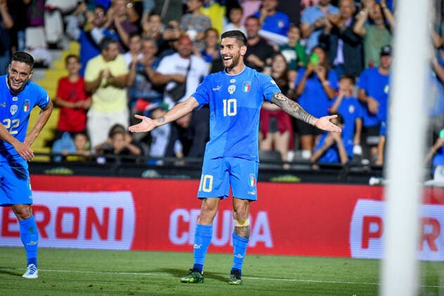 Mandatory Credit: Photo by Ettore Griffoni LiveMedia Shutterstock (12976211av) Italy s Lorenzo Pellegrini celebrates after scoring a goal 2-0 football UEFA Nations League match Italy vs Hungary, Dino Manuzzi stadium, Cesena, Italy - 07 Jun 2022 football UEFA Nations League match Italy vs Hungary, Dino Manuzzi stadium, Cesena, Italy - 07 Jun 2022  Copyright: xEttorexGriffoni LiveMedia Shutterstockx 12976211av