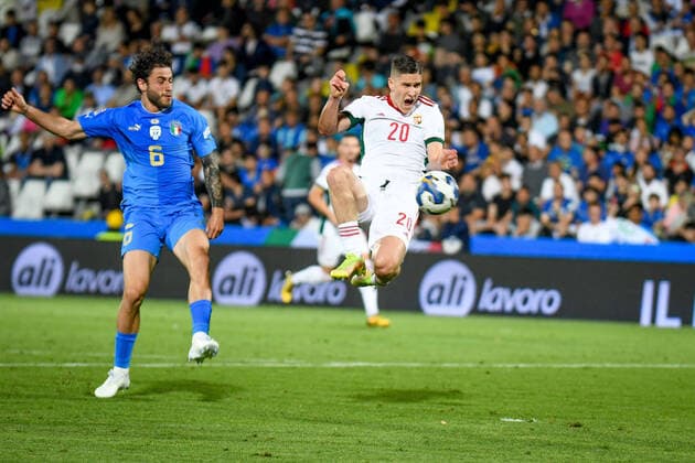 Mandatory Credit: Photo by Ettore Griffoni LiveMedia Shutterstock (12976211bf) Hungary s Roland Sallai tries to score a goal hindered by Italy s Davide Calabria football UEFA Nations League match Italy vs Hungary, Dino Manuzzi stadium, Cesena, Italy - 07 Jun 2022 football UEFA Nations League match Italy vs Hungary, Dino Manuzzi stadium, Cesena, Italy - 07 Jun 2022  Copyright: xEttorexGriffoni LiveMedia Shutterstockx 12976211bf