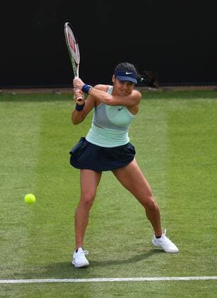 Mandatory Credit: Photo by Anna Gowthorpe Shutterstock (12968519bl) Emma Raducanu of Great Britain during her first round match Rothesay Open, Tennis, Nottingham Tennis Centre, Nottingham, UK - 07 Jun 2022 Rothesay Open, Tennis, Nottingham Tennis Centre, Nottingham, UK - 07 Jun 2022  Copyright: xAnnaxGowthorpe Shutterstockx 12968519bl