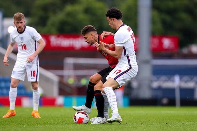 Mandatory Credit: Photo by Ryan Crockett JMP Shutterstock (12976060eh) Curtis Jones of England challenges Ernest Muci of Albania for possession England U21, U 21 v Albania U21, UK - 07 Jun 2022 Editorial use only England U21 v Albania U21, UK - 07 Jun 2022 Editorial use only  Copyright: xRyanxCrockett JMP Shutterstockx 12976060eh