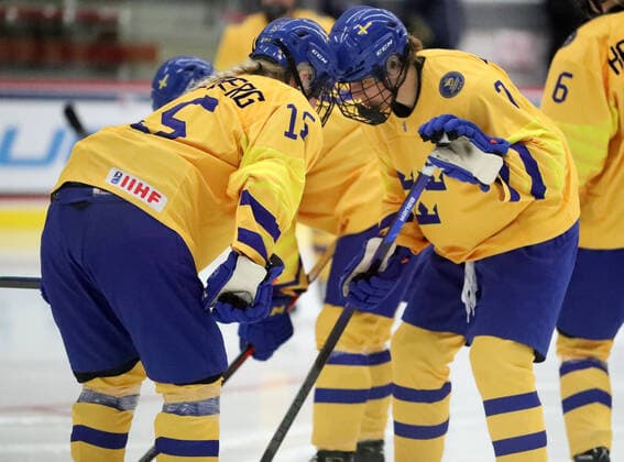 June 7, 2022 - Sweden s Ida Karlsson and Astrid Lindeberg are seen before their game against Canada at LaBahn Ice Arena in Madison, Wisconsin before the 2022 IIHF U-18 Women s World Championship, WM, Weltmeisterschaft Cal Media Madison United States of America - ZUMAc04_ 20220607_zaf_c04_050 Copyright: xRickyxBassmanx