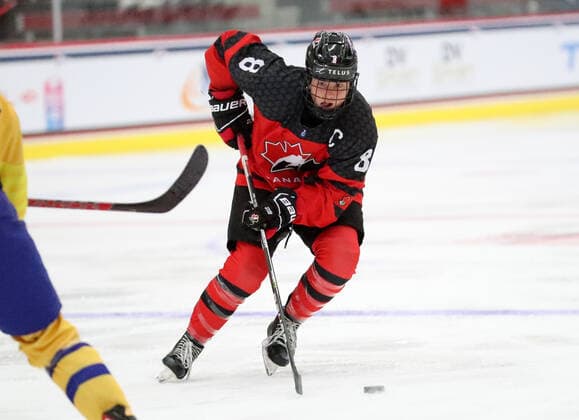 June 7, 2022 - Brooke Disher from Canada skates with the puck during their game against Sweden at LaBahn Ice Arena in Madison, Wisconsin during the 2022 IIHF U-18 Women s World Championship, WM, Weltmeisterschaft Cal Media Madison United States of America - ZUMAc04_ 20220607_zaf_c04_054 Copyright: xRickyxBassmanx