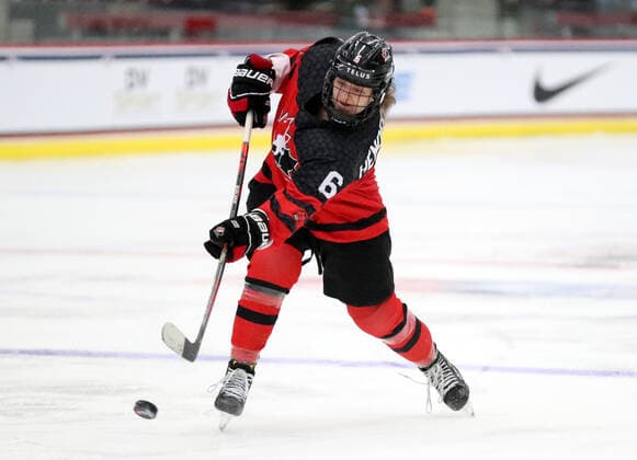 June 7, 2022 - Tova Henderson from Canada shoots the puck during their game against Sweden at LaBahn Ice Arena in Madison, Wisconsin during the 2022 IIHF U-18 Women s World Championship, WM, Weltmeisterschaft Cal Media Madison United States of America - ZUMAc04_ 20220607_zaf_c04_055 Copyright: xRickyxBassmanx