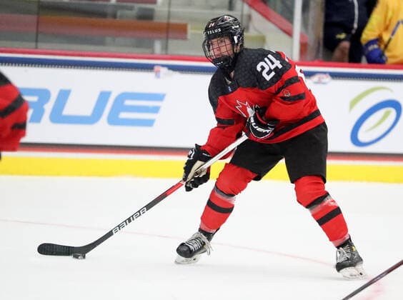 June 7, 2022 - Madison Chantler from Canada skates with the puck during their game against Sweden at LaBahn Ice Arena in Madison, Wisconsin during the 2022 IIHF U-18 Women s World Championship, WM, Weltmeisterschaft Cal Media Madison United States of America - ZUMAc04_ 20220607_zaf_c04_058 Copyright: xRickyxBassmanx