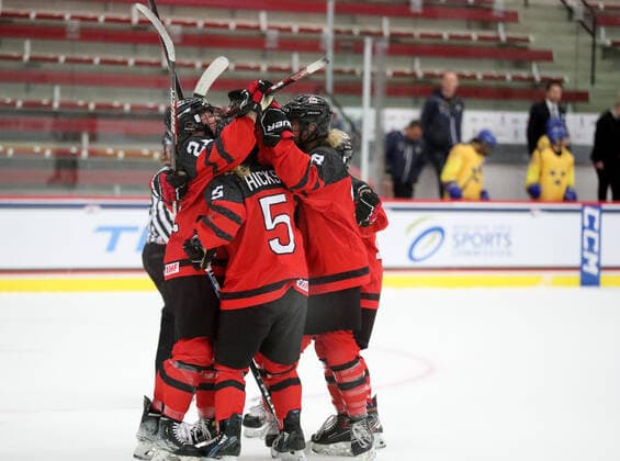 June 7, 2022 - Team Canada celebrates a first period goal against Sweden at LaBahn Ice Arena in Madison, Wisconsin during the 2022 IIHF U-18 Women s World Championship, WM, Weltmeisterschaft Cal Media Madison United States of America - ZUMAc04_ 20220607_zaf_c04_062 Copyright: xRickyxBassmanx