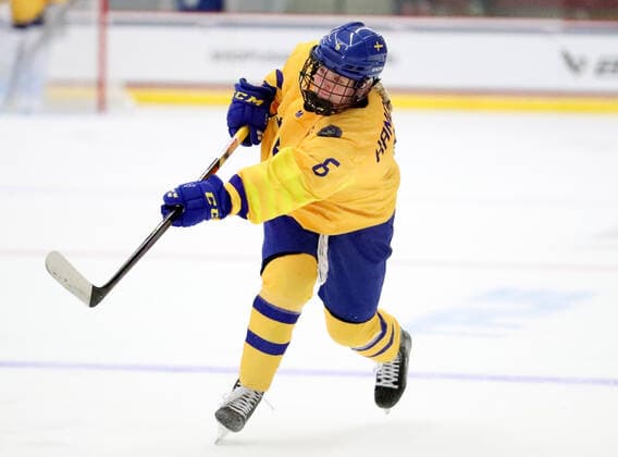 June 7, 2022 - Sweden s Tuva Kandell shoots and scores a goal during their game against Canada at LaBahn Ice Arena in Madison, Wisconsin during the 2022 IIHF U-18 Women s World Championship, WM, Weltmeisterschaft Cal Media Madison United States of America - ZUMAc04_ 20220607_zaf_c04_071 Copyright: xRickyxBassmanx