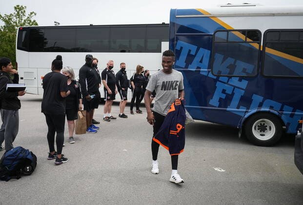 June 7, 2022, VANCOUVER, BC, CANADA: Canadian national men s soccer team defender Samuel Adekugbe carries a Connor McDavid Edmonton Oilers hockey jersey as he arrives for a training session for a CONCACAF Nations League match against Curacao, in Vancouver, on Tuesday, June 7, 2022. Canada s men s soccer team is back to training for the Thursday match, but the players say there s still work to be done on reaching a new deal with the s national governing body. A scheduled friendly against Panama on Sunday was cancelled after the Canadian team refused to play due to a labour dispute. Canada News - June 7, 2022 - ZUMAc35_ 20220607_zaf_c35_088 Copyright: xDarrylxDyckx