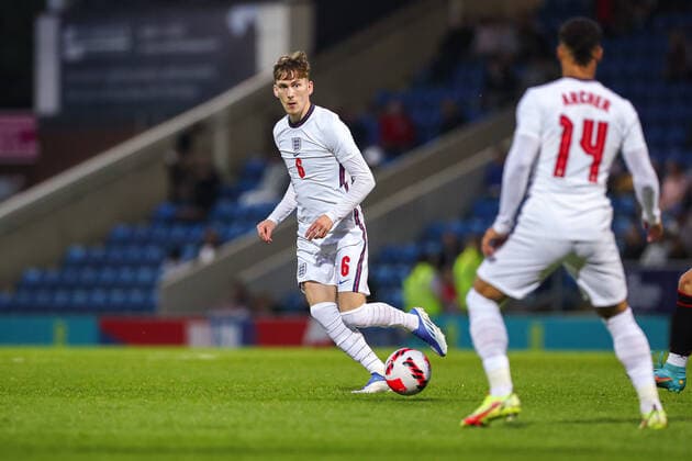Mandatory Credit: Photo by Ryan Crockett JMP Shutterstock (12976060fk) James Garner plays the ball to Cameron Archer of England England U21, U 21 v Albania U21, UK - 07 Jun 2022 Editorial use only England U21 v Albania U21, UK - 07 Jun 2022 Editorial use only  Copyright: xRyanxCrockett JMP Shutterstockx 12976060fk
