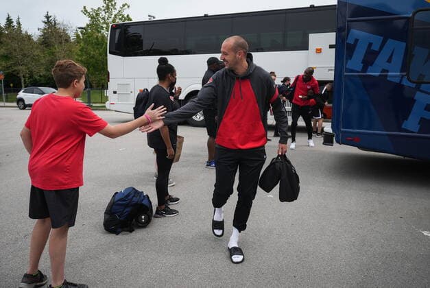 June 7, 2022, VANCOUVER, BC, CANADA: Canadian national men s soccer team goalkeeper Milan Borjan is greeted by a young fan as he arrives for a training session for a CONCACAF Nations League match against Curacao, in Vancouver, on Tuesday, June 7, 2022. Canada s men s soccer team is back to training for the Thursday match, but the players say there s still work to be done on reaching a new deal with the s national governing body. A scheduled friendly against Panama on Sunday was cancelled after the Canadian team refused to play due to a labour dispute. Canada News - June 7, 2022 - ZUMAc35_ 20220607_zaf_c35_095 Copyright: xDarrylxDyckx