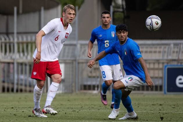 Mandatory Credit: Photo by Cinzia Camela LiveMedia Shutterstock (12976242do) Jan Bieganski of Poland U20 and Jacopo Desogus of Italy U20 in action during the International Friendly, Länderspiel, Nationalmannschaft match between Italy U20 and Poland U20 at Stadio Riviera delle Palme on June 7, 2022 in San Benedetto del Tronto, Italy. Photo: Cinzia Camela. Other U20 Italy vs Poland, Stadio Riviera delle Palme, San Benedetto del Tronto, Italy - 07 Jun 2022 Other U20 Italy vs Poland, Stadio Riviera delle Palme, San Benedetto del Tronto, Italy - 07 Jun 2022 Copyright: xCinziaxCamela LiveMedia Shutterstockx 12976242do