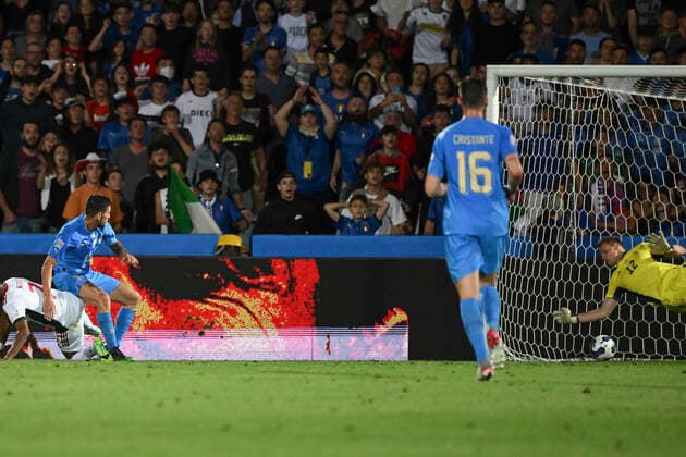 (220608) -- CESENA, June 8, 2022 -- Italy s Lorenzo Pellegrini (2nd L) scores during the UEFA Nations League A football match between Italy and Hungary in Cesena, Italy, June 7, 2022. (Photo by Xinhua) (SP)ITALY-CESENA-FOOTBALL-UEFA NATIONS LEAGUE-ITALY VS HUNGARY AlbertoxLingria 
