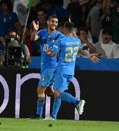 (220608) -- CESENA, June 8, 2022 -- Italy s Lorenzo Pellegrini (L) celebrates his goal during the UEFA Nations League A football match between Italy and Hungary in Cesena, Italy, June 7, 2022. (Photo by Xinhua) (SP)ITALY-CESENA-FOOTBALL-UEFA NATIONS LEAGUE-ITALY VS HUNGARY AlbertoxLingria 