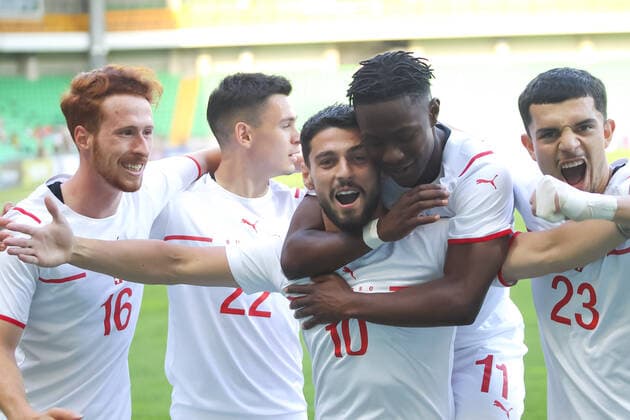 08 06 2022, Chisinau, Stadium Zimbru, U21 European Championship qualification Moldova Switzerland, 10 Kastriot Imeri Switzerland cheers for the first goal with his teammate 16 Serge Müller, 22 Fabian Rieder, 11 Felix Mambimbi and 23 Zeki Amdouni Chisinau Stadium Zimbru Chisinau Moldova  Copyright: xJustPictures.ch AleksandarxDjorovicx