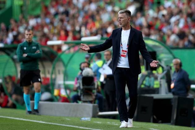 Portugal v Czech Republic: UEFA Nations League - League Path Group 2 Czech Republic s head coach Jaroslav Silhavy gestures during the UEFA Nations League, league A group 2 match between Portugal and Czech Republic at the Jose Alvalade stadium in Lisbon, Portugal, on June 9, 2022. Lisbon Portugal  Copyright: xPedroxFiuzax originalFilename:fiuza-portugal220609_npqKv.jpg