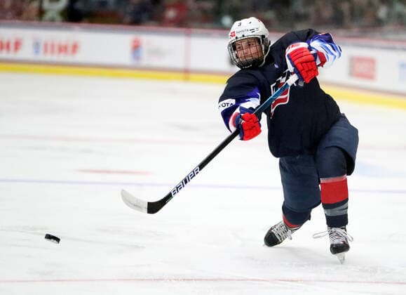 June 9, 2022 - Jenessa Gazdik of the United States shoots the puck during their game against Canada at LaBahn Ice Arena in Madison, Wisconsin during the 2022 IIHF U-18 Women s World Championship, WM, Weltmeisterschaft Cal Media Madison United States of America - ZUMAc04_ 20220609_zaf_c04_030 Copyright: xRickyxBassmanx