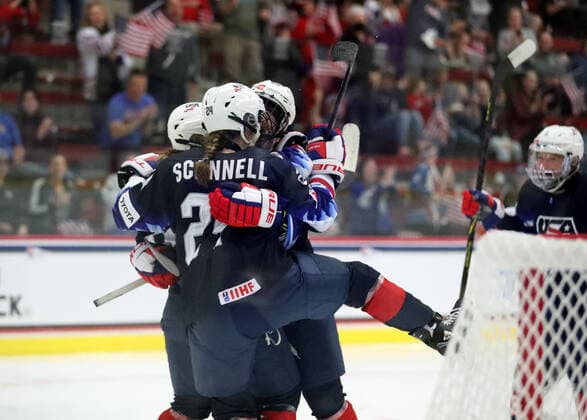 June 9, 2022 - The United States celebrates a first period goal during their game against Canada at LaBahn Ice Arena in Madison, Wisconsin during the 2022 IIHF U-18 Women s World Championship, WM, Weltmeisterschaft Cal Media Madison United States of America - ZUMAc04_ 20220609_zaf_c04_031 Copyright: xRickyxBassmanx
