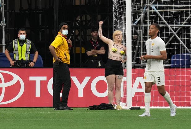 June 9, 2022, VANCOUVER, BC, CANADA: A save old growth forests protester stands with their arm attached to the net after using superglue and interrupting the second half of a Canada and Curacao CONCACAF Nations League soccer match, in Vancouver, on Thursday, June 9, 2022. Canada News - June 9, 2022  - ZUMAc35_ 20220609_zaf_c35_174 Copyright: xDarrylxDyckx