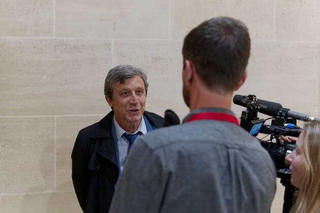 Liverpool s Mayor Steve Rotheram At The Senate Hearing About The Disorders During The UEFA Champions League Final Senator Davide Assouline gives an interview for mediaTV after the senate hearing about the disorders during the UEFA Champions League Final at the Stade de France - June 10, 2022 , Paris Paris France  Copyright: xDanielxPierx originalFilename:pelletier-notitle220609_np6zH.jpg