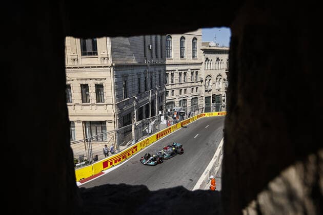 44 HAMILTON Lewis (gbr), Mercedes AMG F1 Team W13, action during the Formula 1 Azerbaijan Grand Prix 2022, 8th round of the 2022 FIA Formula One World Championship, WM, Weltmeisterschaft on the Baku City Circuit, from June 10 to 12, 2022 in Baku, Azerbaijan - F1 - AZERBAIJAN GRAND PRIX 2022 DPPI Panoramic  00122020__R5_7747