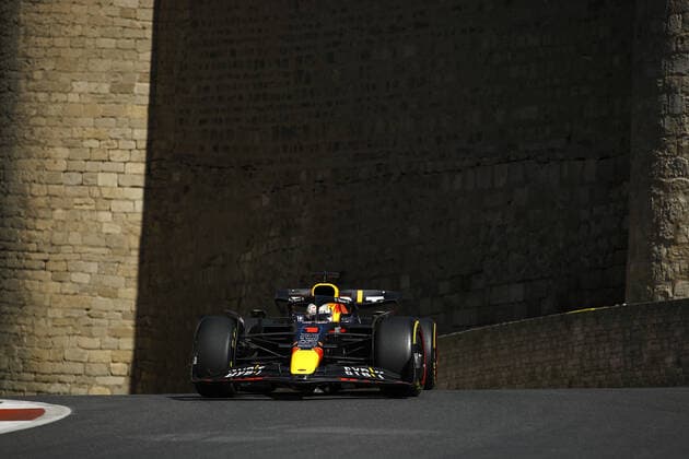 01 VERSTAPPEN Max (nld), Red Bull Racing RB18, action during the Formula 1 Azerbaijan Grand Prix 2022, 8th round of the 2022 FIA Formula One World Championship, WM, Weltmeisterschaft on the Baku City Circuit, from June 10 to 12, 2022 in Baku, Azerbaijan - F1 - AZERBAIJAN GRAND PRIX 2022 DPPI Panoramic  00122020__B3_2188