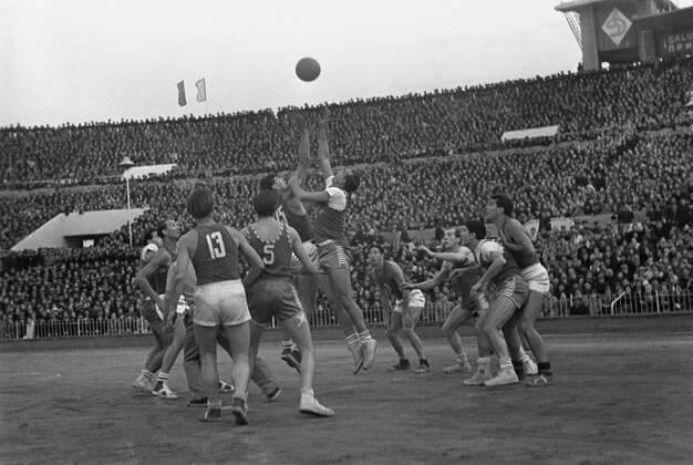 Basketball match USSR vs. Argentina 1158997 05.05.1955 Basketball match USSR vs. Argentina in Moscow. 1955. Mikhail Ozerskiy Sputnik Moscow Russia  Copyright: xMikhailxOzerskiyx