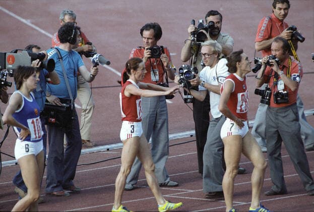 22nd Summer Olympic Games, Olympische Spiele, Olympia, OS in Moscow 8173977 01.08.1980 The 22nd Summer Olympic Games in Moscow. July 19 - August 3, 1980. Track and field. Big Sports Arena of the Vladimir Lenin Central Stadium (now Luzhniki Olympic Center). Center: Tatyana Kazankina, winner of the final 1,500 m race and Olympic champion, surrounded by journalists. Yuriy Somov Moscow Russia  Copyright: xYuriyxSomovx