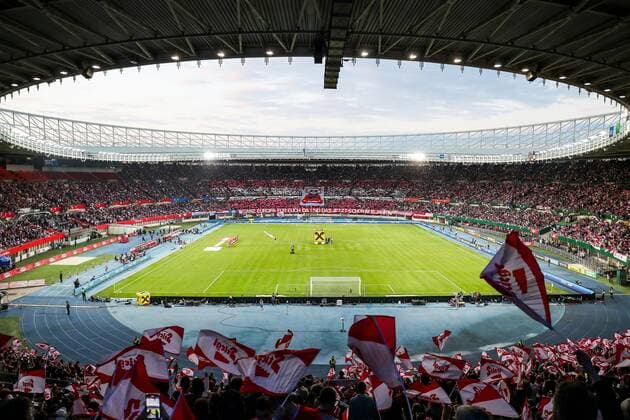 SOCCER - NL, AUT vs FRA VIENNA,AUSTRIA,10.JUN.22 - SOCCER - UEFA Nations League, OEFB international match, Länderspiel, Nationalmannschaft Austria vs France. Image shows the Ernst Happel stadium with fans of Austria.  GEPAxpictures xPhilippxBrem