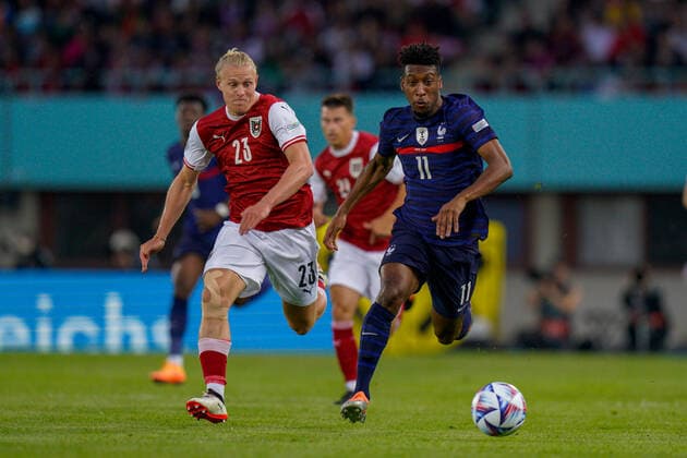 SOCCER - NL, AUT vs FRA VIENNA,AUSTRIA,10.JUN.22 - SOCCER - UEFA Nations League, OEFB international match, Länderspiel, Nationalmannschaft Austria vs France. Image shows Xaver Schlager (AUT) and Kingsley Coman (FRA).  GEPAxpictures xJohannesxFriedl