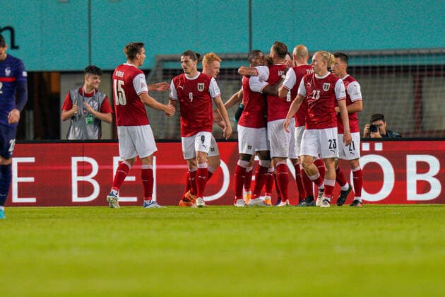 SOCCER - NL, AUT vs FRA VIENNA,AUSTRIA,10.JUN.22 - SOCCER - UEFA Nations League, OEFB international match, Länderspiel, Nationalmannschaft Austria vs France. Image shows the rejoicing of Maximilian Woeber, Marcel Sabitzer, David Alaba, Marko Arnautovic and Xaver Schlager (AUT).  GEPAxpictures xJohannesxFriedl