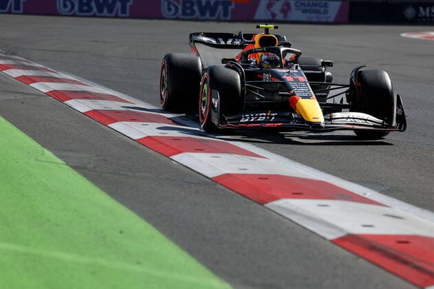 11 PEREZ Sergio (mex), Red Bull Racing RB18, action during the Formula 1 Azerbaijan Grand Prix 2022, 8th round of the 2022 FIA Formula One World Championship, WM, Weltmeisterschaft on the Baku City Circuit, from June 10 to 12, 2022 in Baku, Azerbaijan - F1 - AZERBAIJAN GRAND PRIX 2022 DPPI Panoramic  20220611_GOOD6745