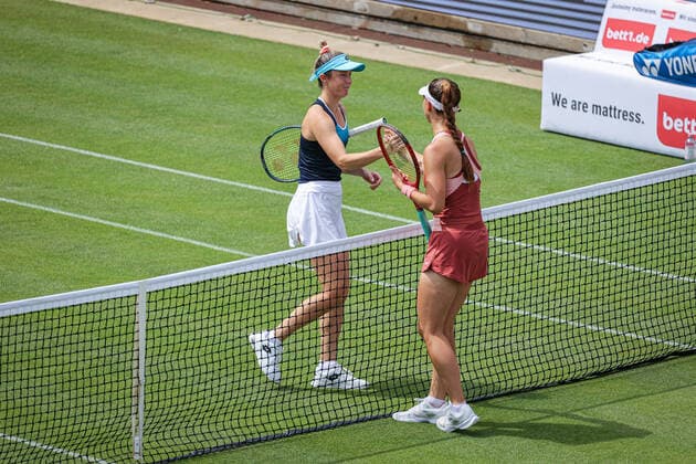 Storm SANDERS AUS and Tamara KORPATSCH GER Shake hands at the net, bett1open WTA 500, Berlin, LTTC Rot Weiß , 12 06 2022, Copyright: xClaudioxGärtnerx