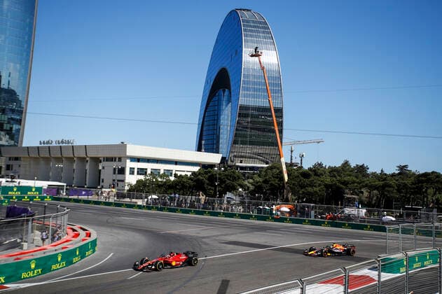 16 LECLERC Charles (mco), Scuderia Ferrari F1-75, action 01 VERSTAPPEN Max (nld), Red Bull Racing RB18, action during the Formula 1 Azerbaijan Grand Prix 2022, 8th round of the 2022 FIA Formula One World Championship, WM, Weltmeisterschaft on the Baku City Circuit, from June 10 to 12, 2022 in Baku, Azerbaijan - F1 - AZERBAIJAN GRAND PRIX 2022 - RACE DPPI Panoramic  _B3_4081