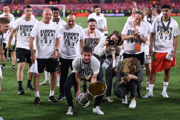 Soccer Europa League final Eintracht Frankfurt Glasgow Rangers on 18 05 2022 at Estadio Ramon Sanchez Pizjuan in Seville Oliver Glasner coach head coach Frankfurt with trophy cup xHDx